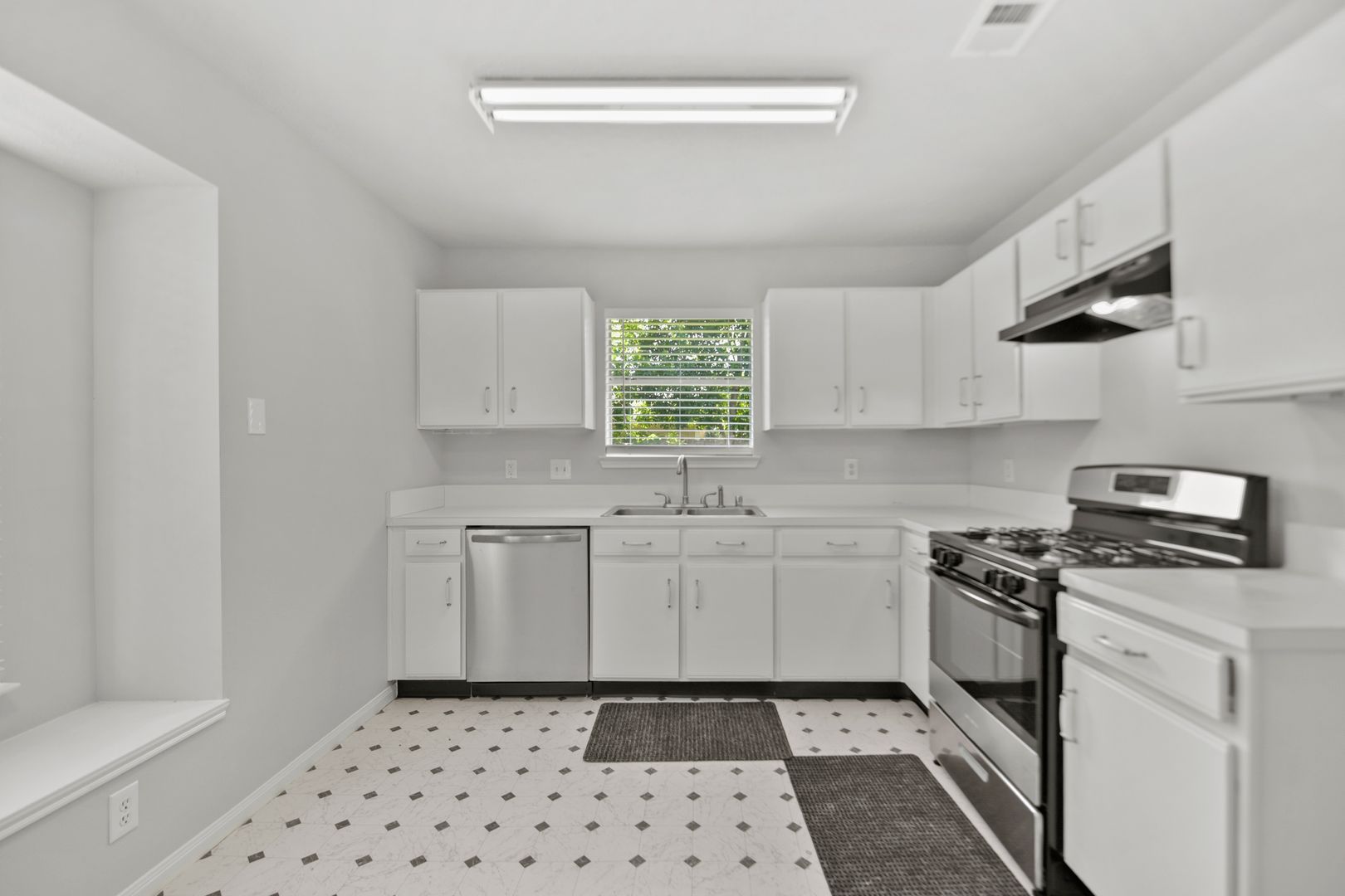 Houston House: 12803 Rockford Dr.