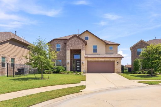 Spacious 5-Bedroom Home with Resort-Style Amenities – photo 1