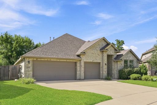 Move-In-Ready Home with Pool, Spa, Screened Patio & a Great Location! – photo 1