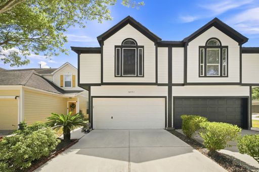 Spacious 3-Bedroom with Private Yard – photo 1