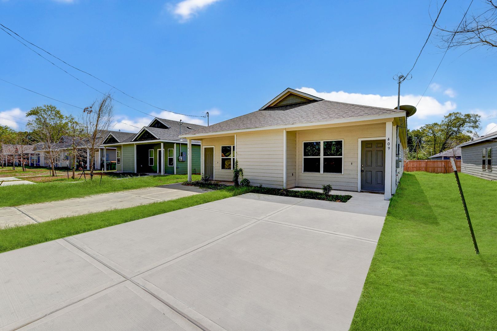 Conroe House: 409 E Avenue G