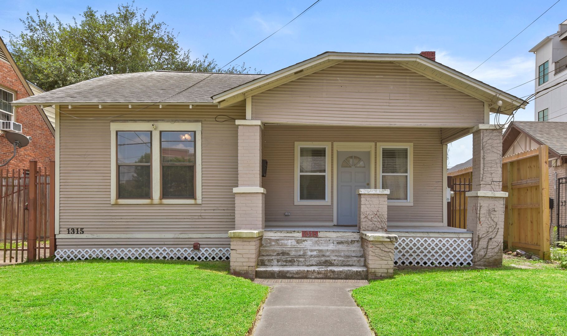 Houston House: 1315 Peden Street