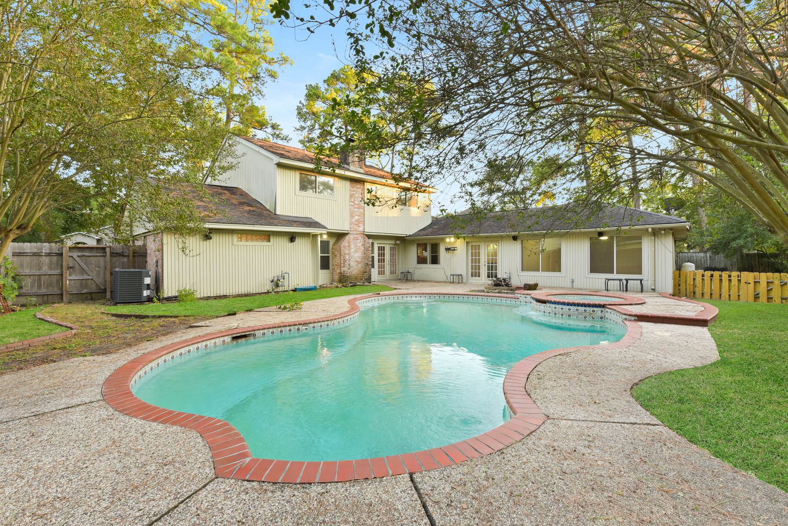 Houston House: 3838 Glenheather Dr