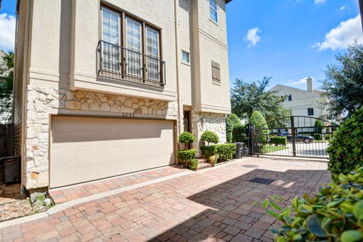 Gated complex in a great and safe neighborhood. – photo 1