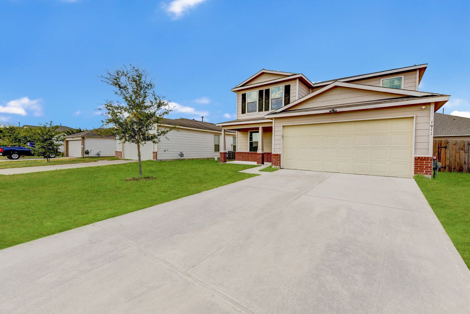 Houston House: 1911 Helvick Blvd