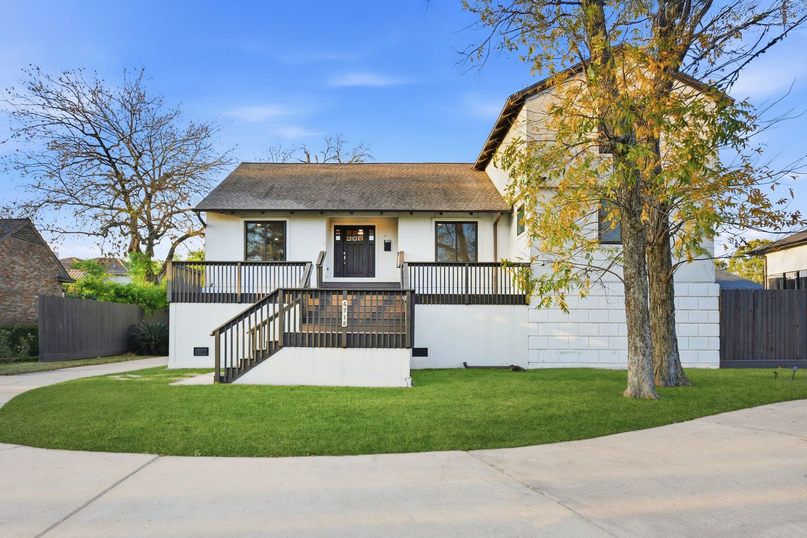 Houston House: 4718 N Braeswood Blvd