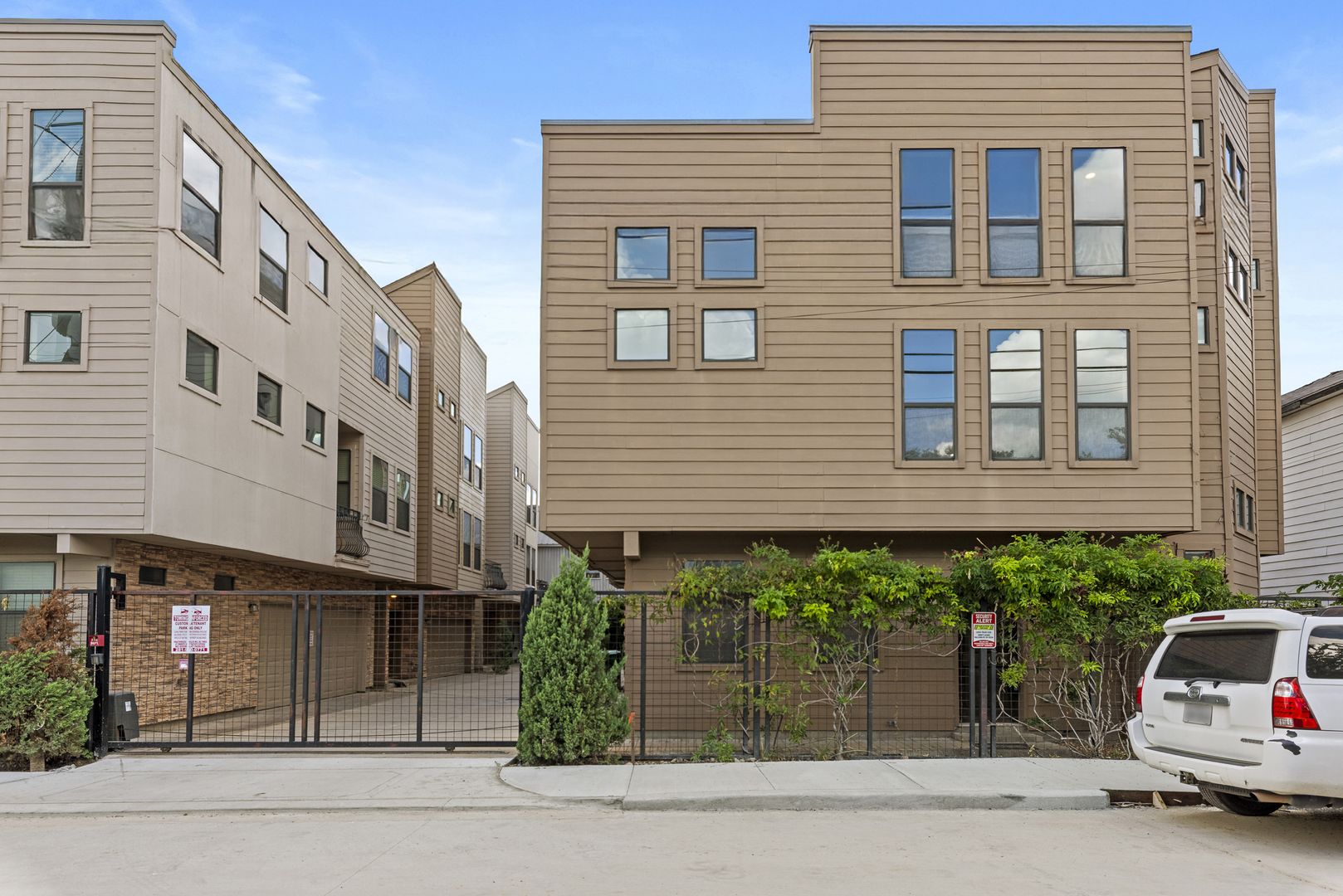 Houston House: 1420 Wilson St