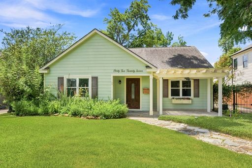 Charming Garden Oaks Home in a Great Location with a Spacious Backyard! – photo 1