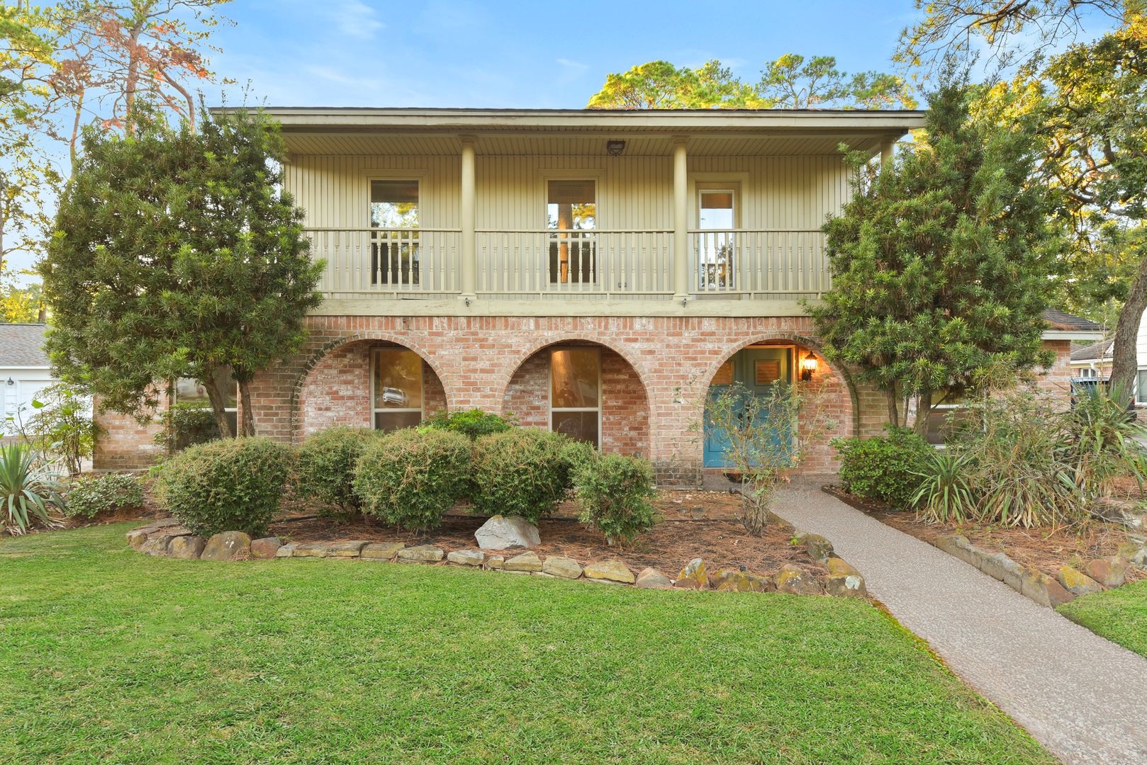 Houston House: 3838 Glenheather Dr