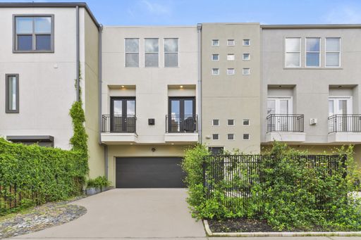 Ideal Location | Memorial Park Living & City Access – photo 1