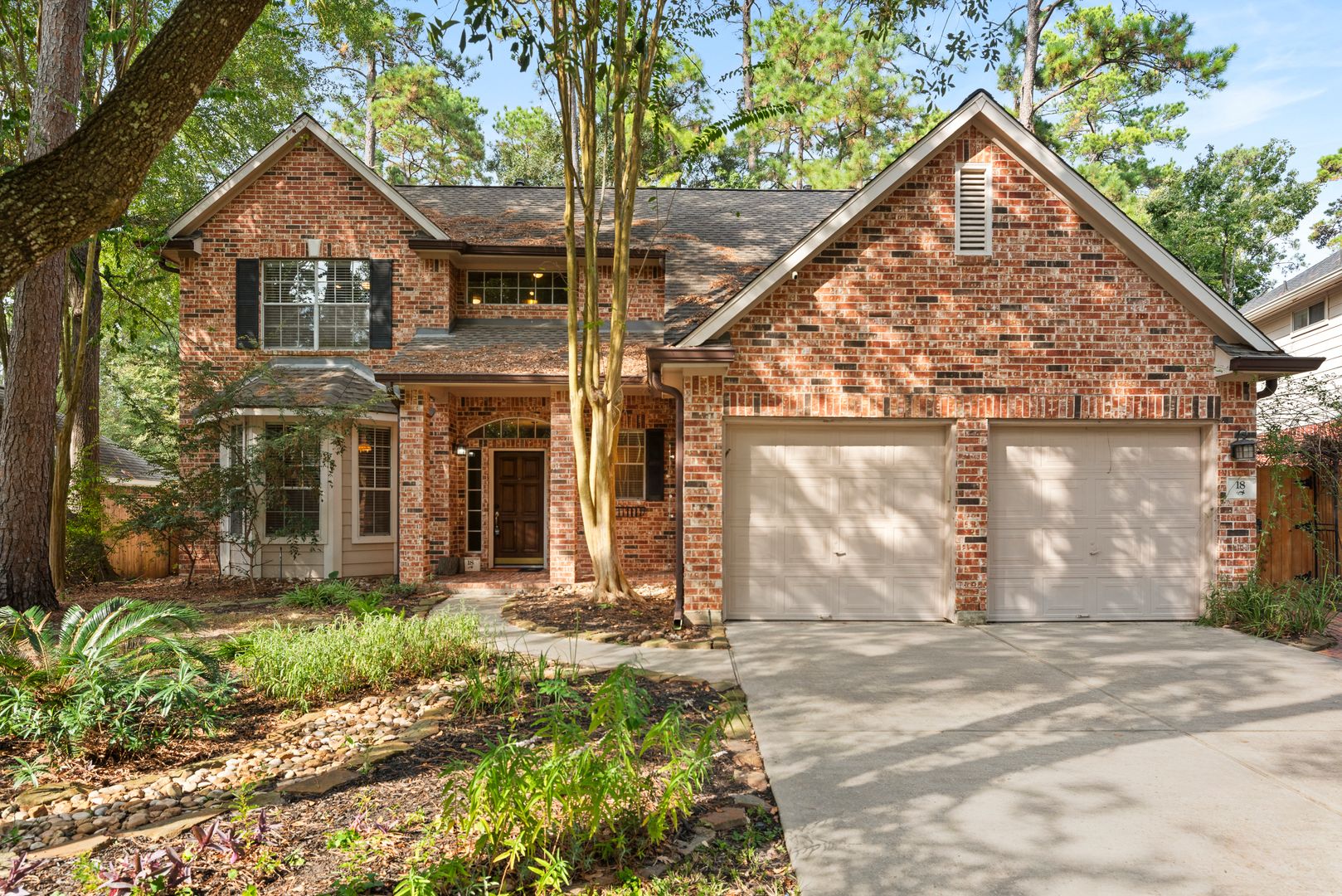 Conroe House: 18 Valley Mead Place