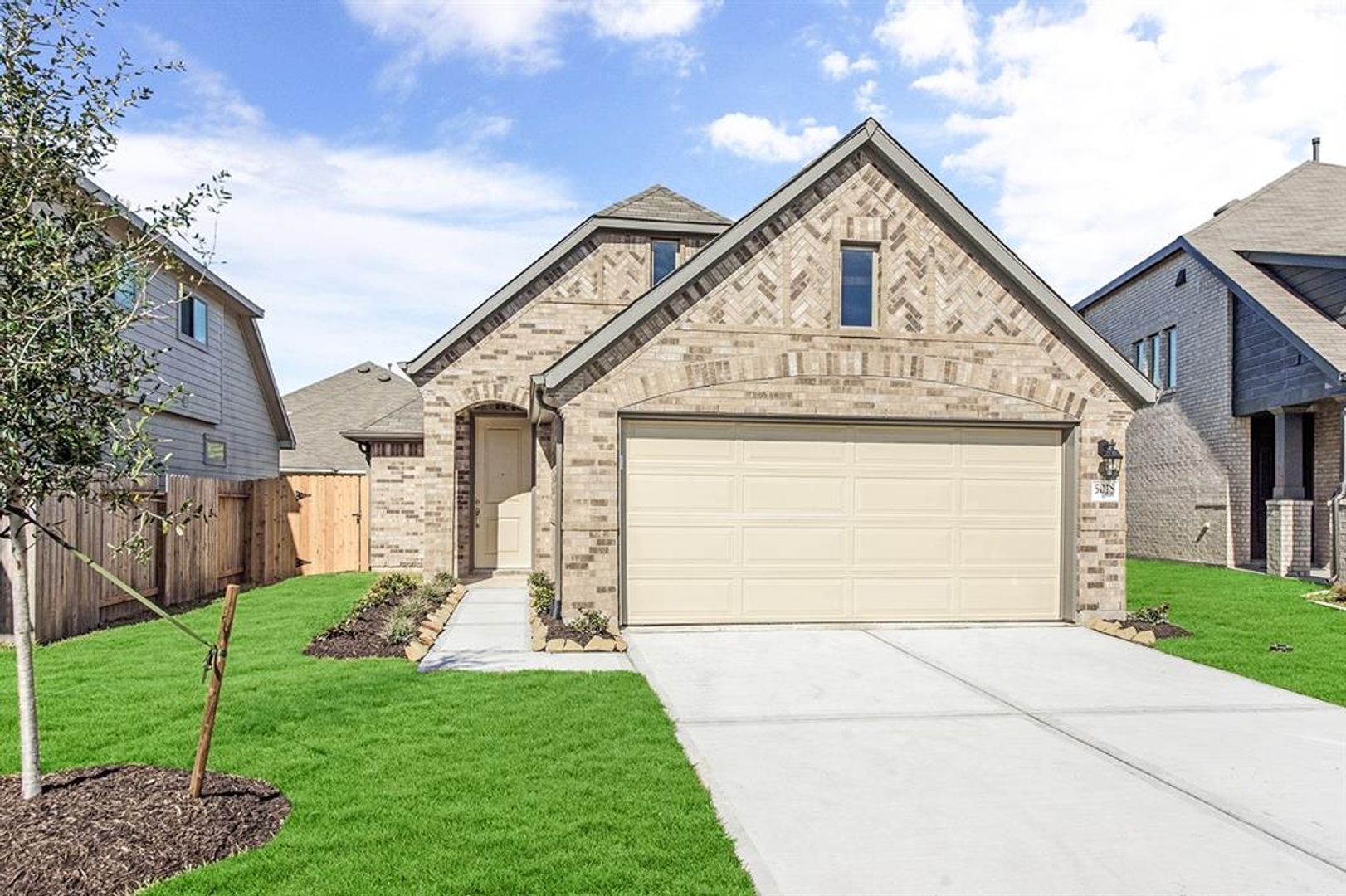 Houston House: 5018 Mint Orchard Drive