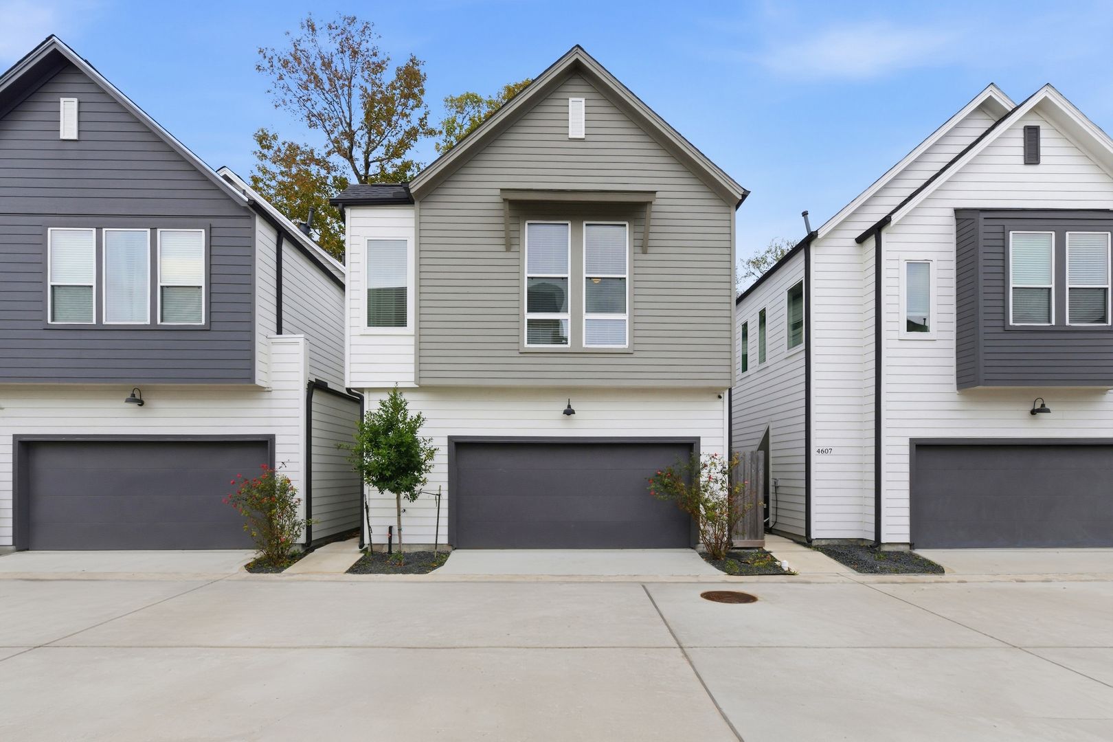 Houston House: 4605 Lavatera St