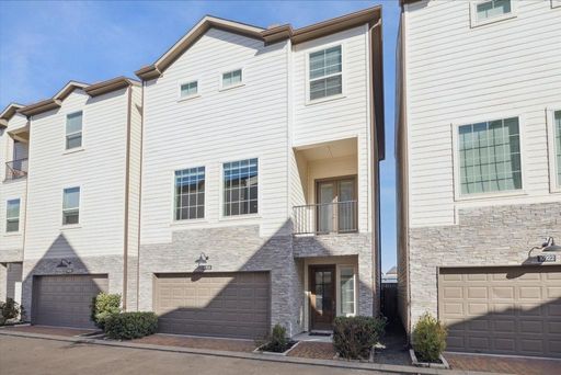 Stunning Modern 3 Story Home in Exclusive Gated Community, Spring Branch – photo 1