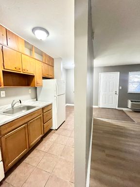 Nice South End 1 bed 1 bath Apartment – photo 1