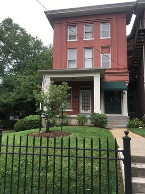 Old Louisville One Bedroom Apartment with private deck. Near UofL – photo 1