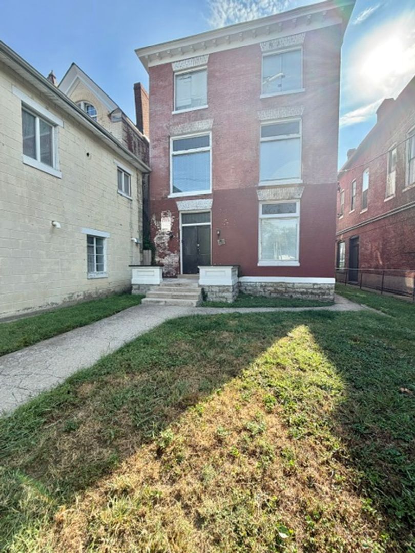 Louisville Apartment: 1215 S. 4th St.