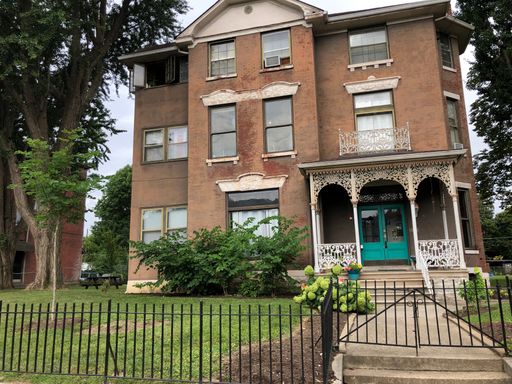 Old Louisville One Bedroom w/ Free Wi-Fi and Laundry – photo 1