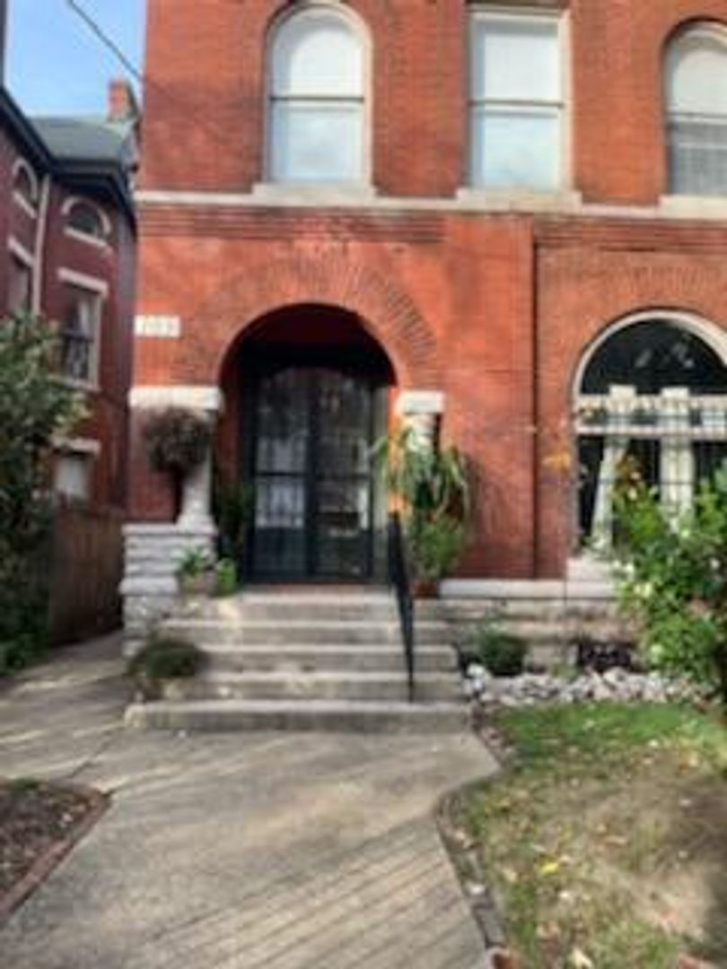 Louisville Apartment: 109 W. Ormsby