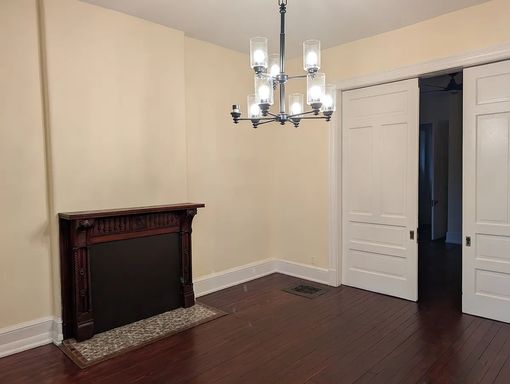 Old Louisville Huge Two Bedroom or One Bedroom w/Great living Room Must See – photo 1