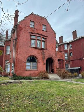 Old Louisville Large 2 bedroom with Washer/Dryer in Unit – photo 1