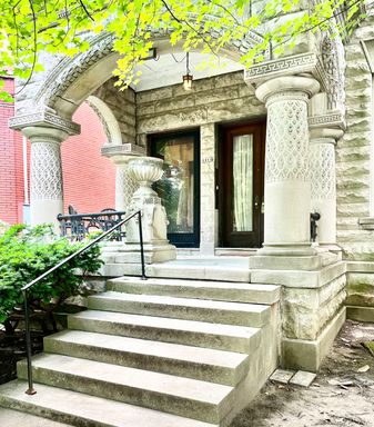 Must see Old Louisville 2 Bedroom Renovated Apartment – photo 1
