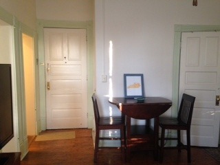 Spacious One Bedroom in Old Louisville with Free Laundry!! – photo 1