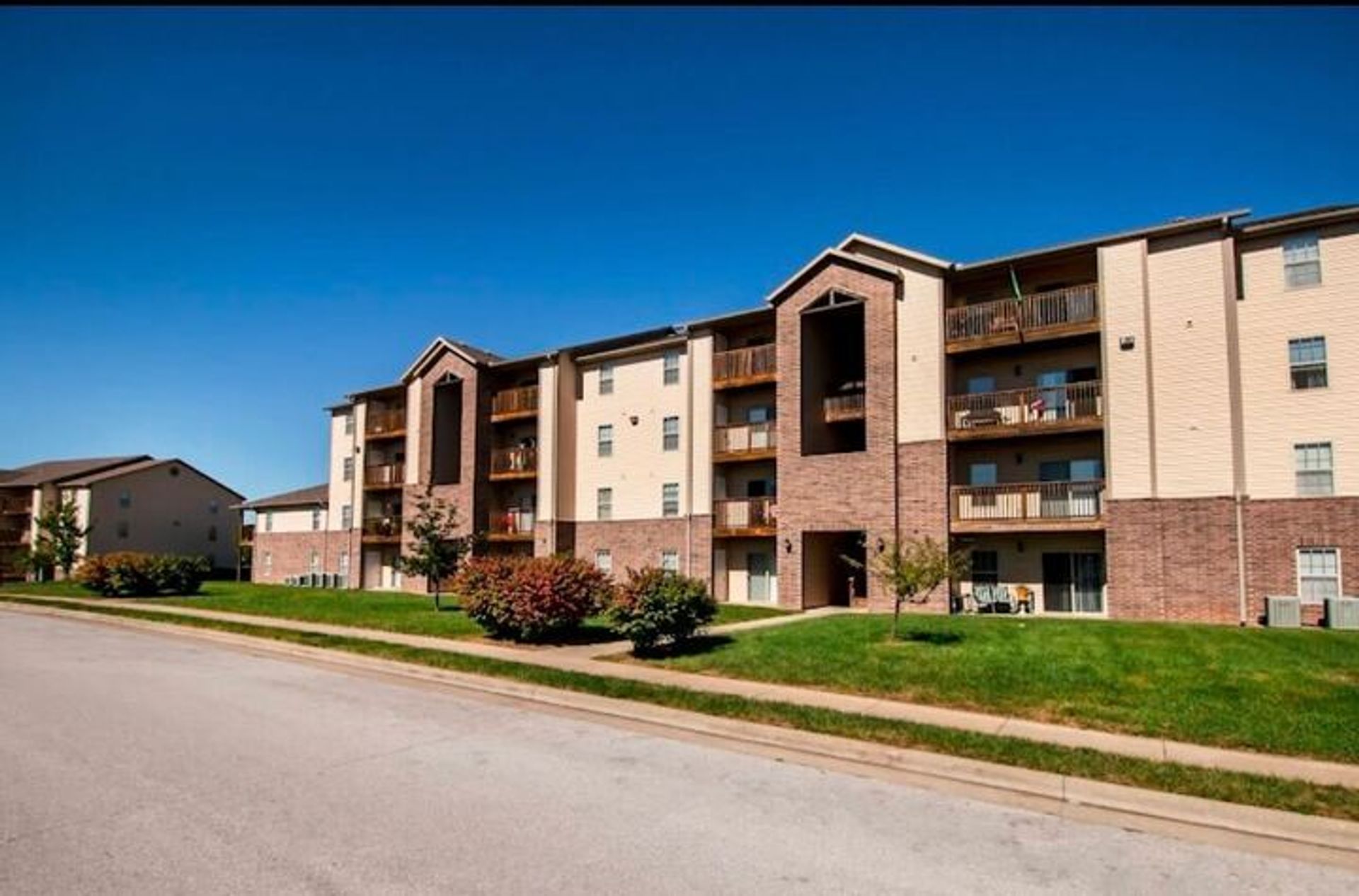 Ozark Apartment: 2145 West Bingham Street