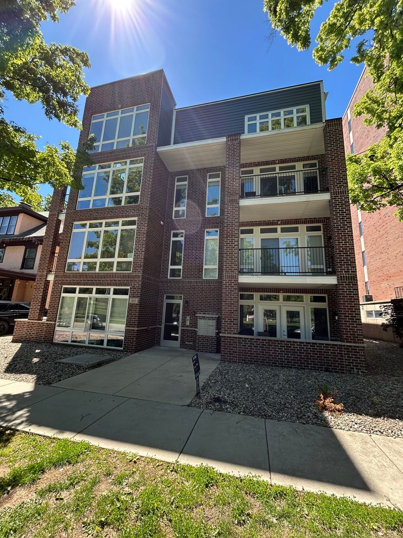 Champaign Apartment: 403 W University