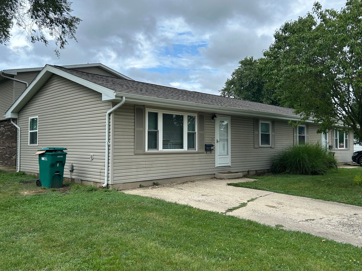 Tuscola Apartment: 800 E Overton