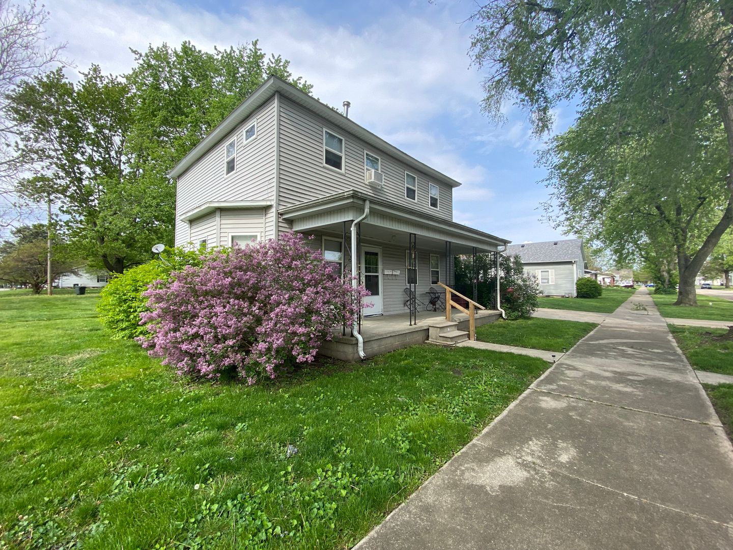 Mattoon Apartment: 2620 Richmond