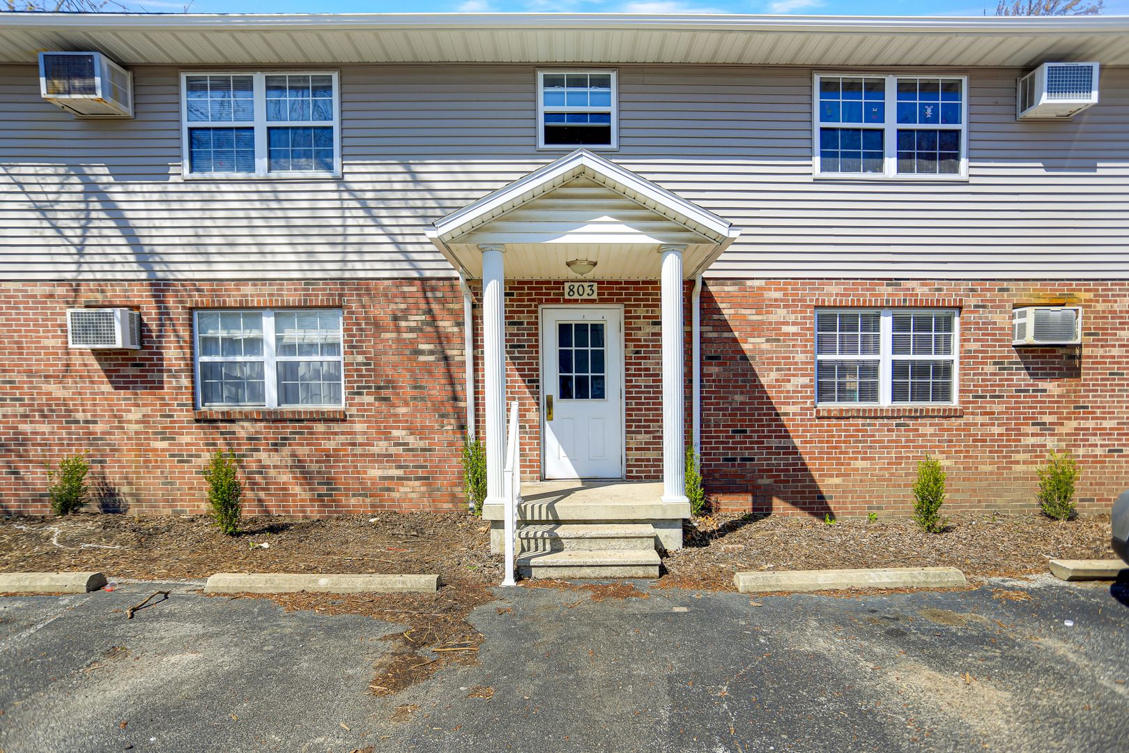 Tuscola Apartment: 801-808