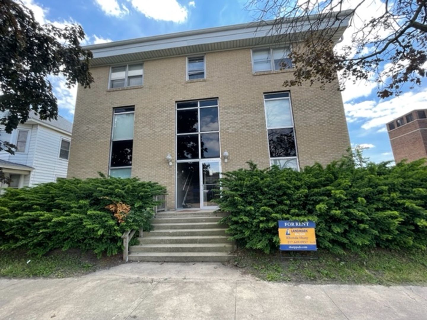 Mattoon Apartment: 1407 Charleston