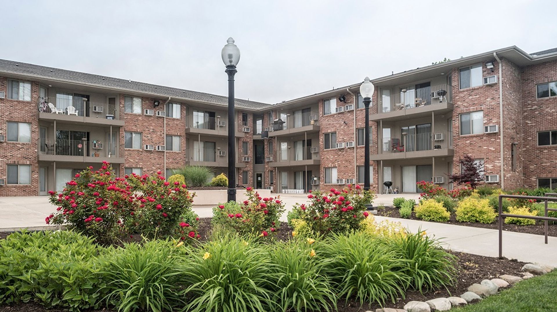 Tuscola Apartment: 600 E Ficklin St