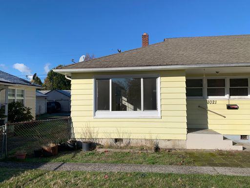 Cozy Two Bedroom Duplex on the Old Westside! – photo 1