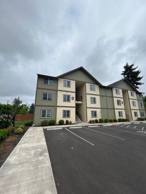 Two Bedroom Apartment with Washer/Dryer included – photo 1