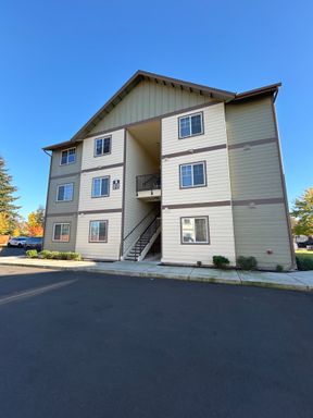 One Bedroom Apartment with Storage and a Washer/Dryer - Move in Special – photo 1