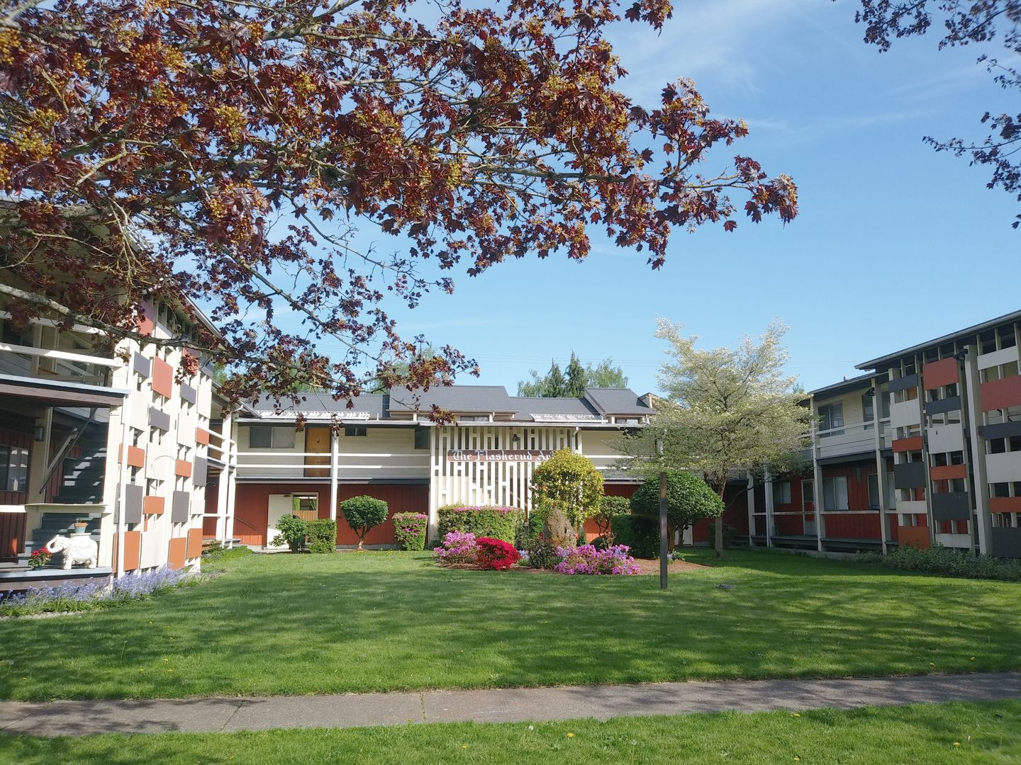 Longview Apartment: 1152 17th Ave