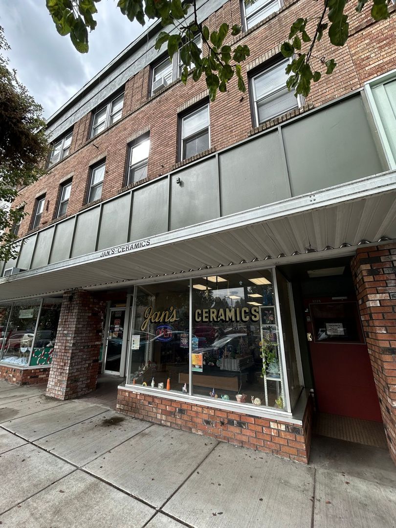Longview Apartment: 1225 Commerce  Ave