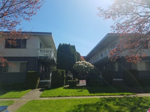 Beautifully Remodeled One Bedroom Apartment with Onsite Laundry – photo 1
