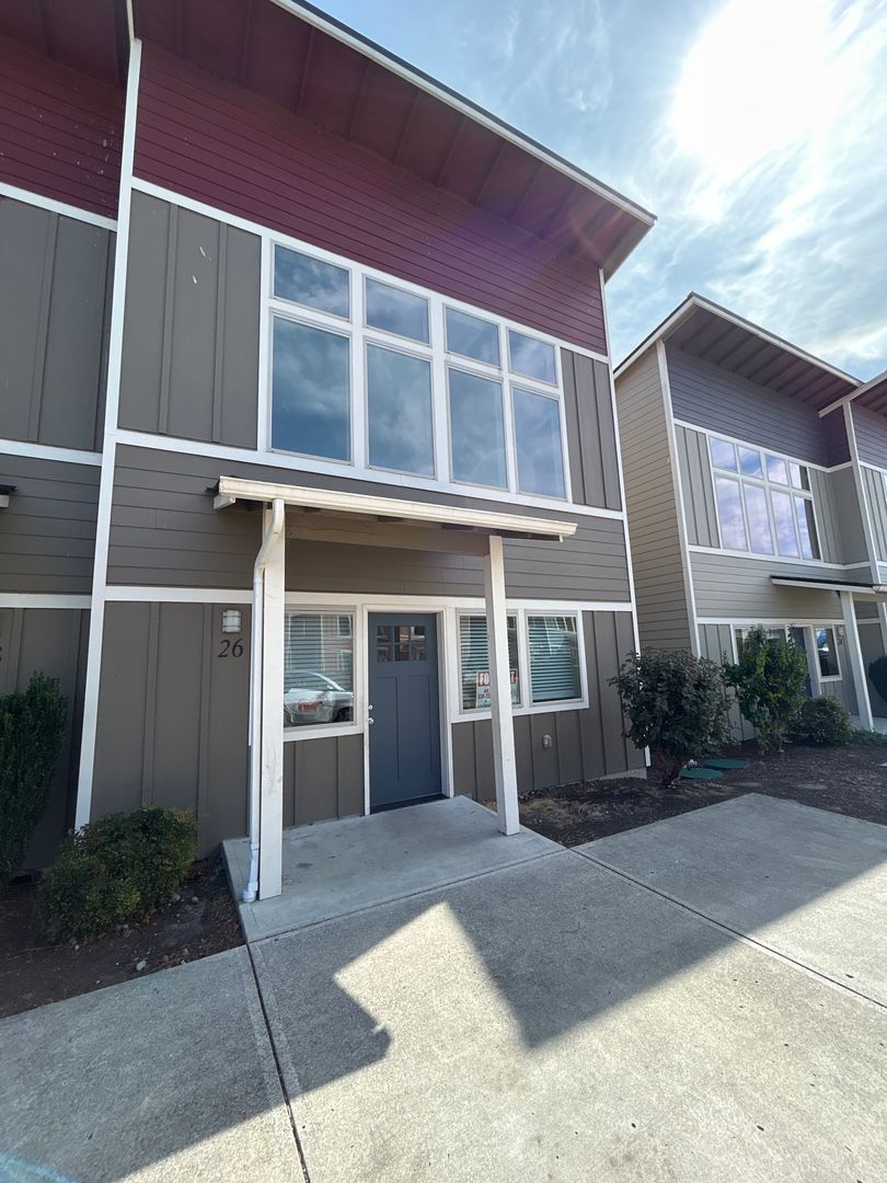 Longview Apartment: Westpointe Townhomes