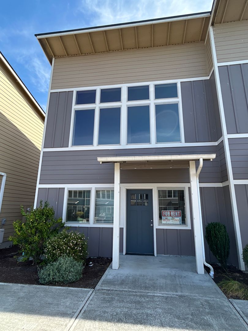 Longview Apartment: Westpointe Townhomes