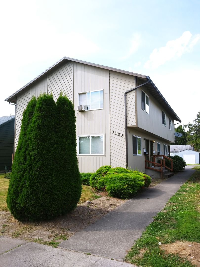 Longview Apartment: 3108 Dover St