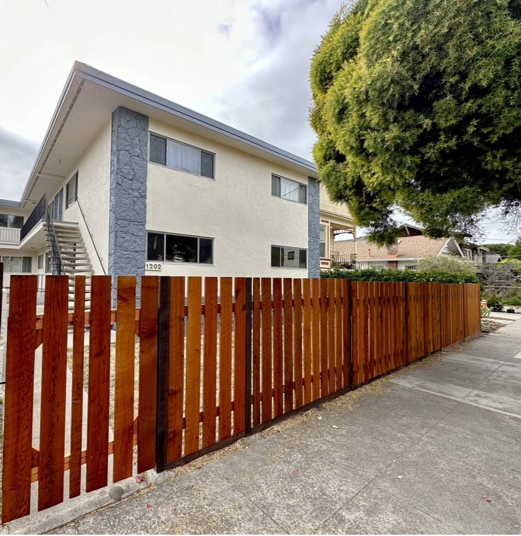 Berkeley Apartment: 1202 Carrison St.
