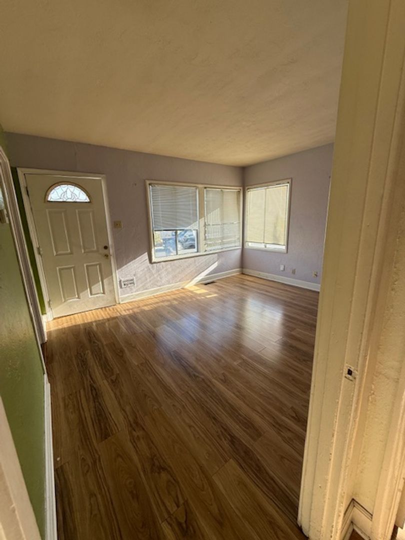 El Cerrito Apartment: 5925-5933 San Diego St.