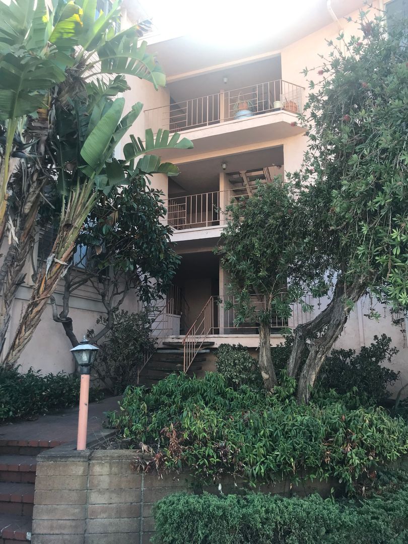 Oakland Apartment: 252 Acton Place