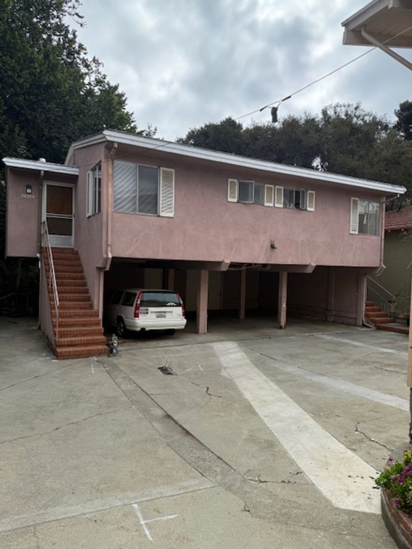 Oakland Apartment: 5428 Claremont Ave.