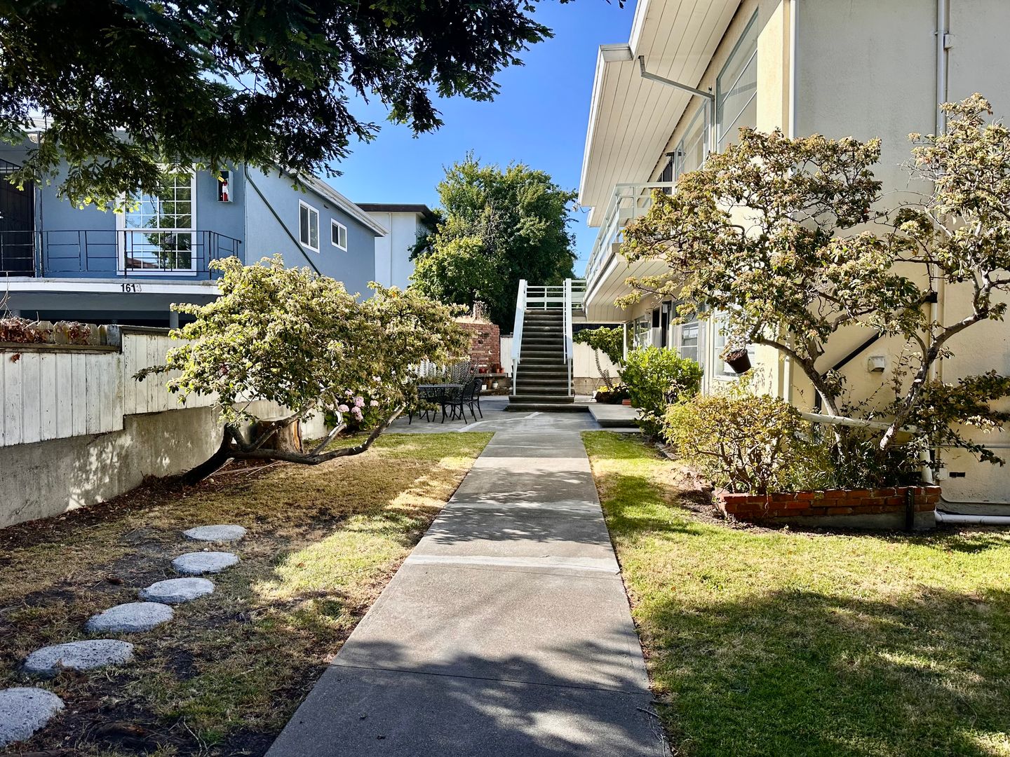 Berkeley Apartment: 1615-1617 Carleton Street