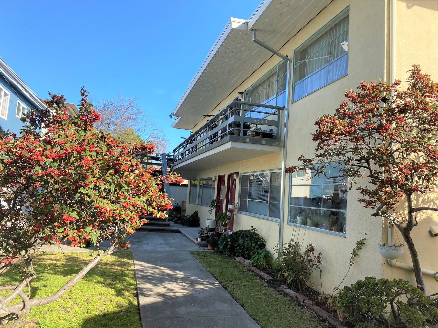 Berkeley Apartment: 1615-1617 Carleton Street