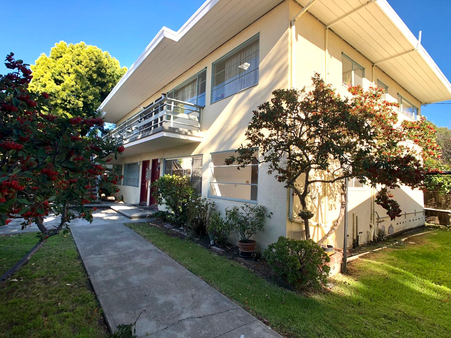 Berkeley Apartment: 1615-1617 Carleton Street